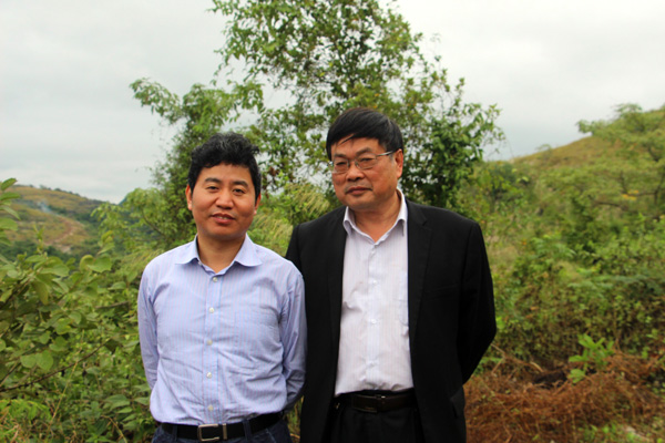 左：周金星教授，右：王勇坚教授